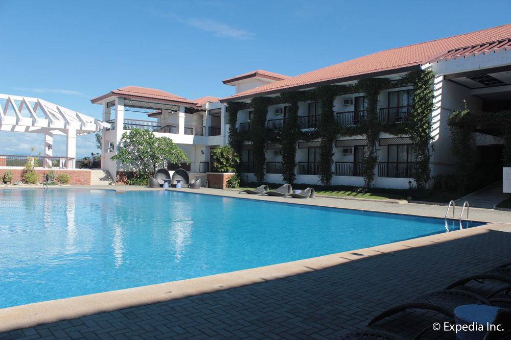 Ilocos Norte Hotel & Convention Center Laoag Exterior photo