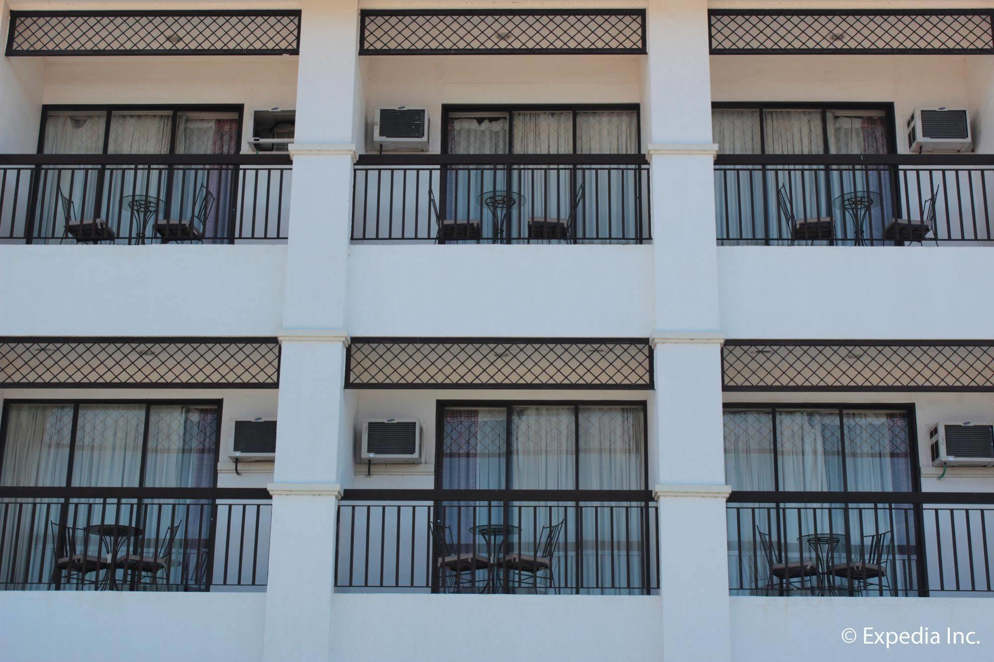 Ilocos Norte Hotel & Convention Center Laoag Exterior photo