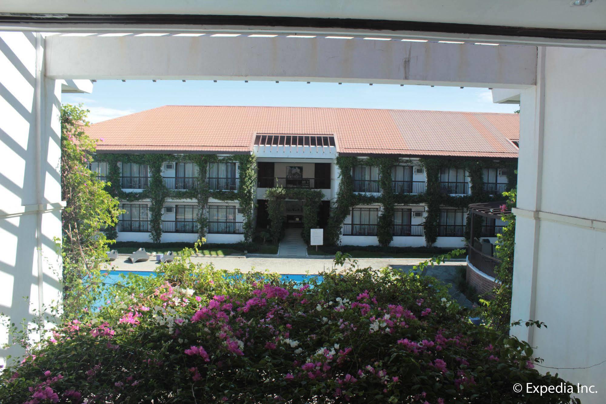 Ilocos Norte Hotel & Convention Center Laoag Exterior photo