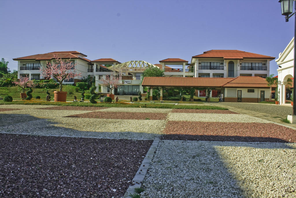 Ilocos Norte Hotel & Convention Center Laoag Exterior photo