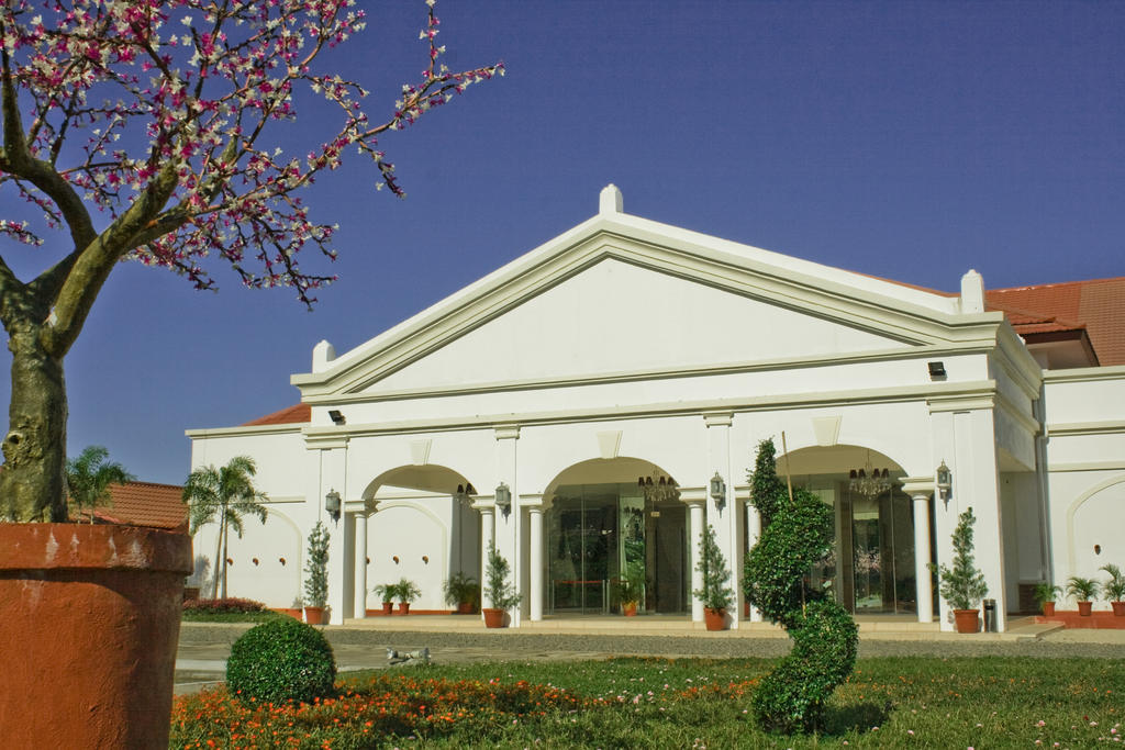 Ilocos Norte Hotel & Convention Center Laoag Exterior photo