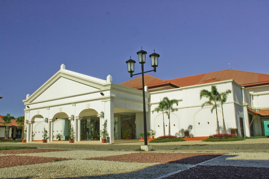 Ilocos Norte Hotel & Convention Center Laoag Exterior photo