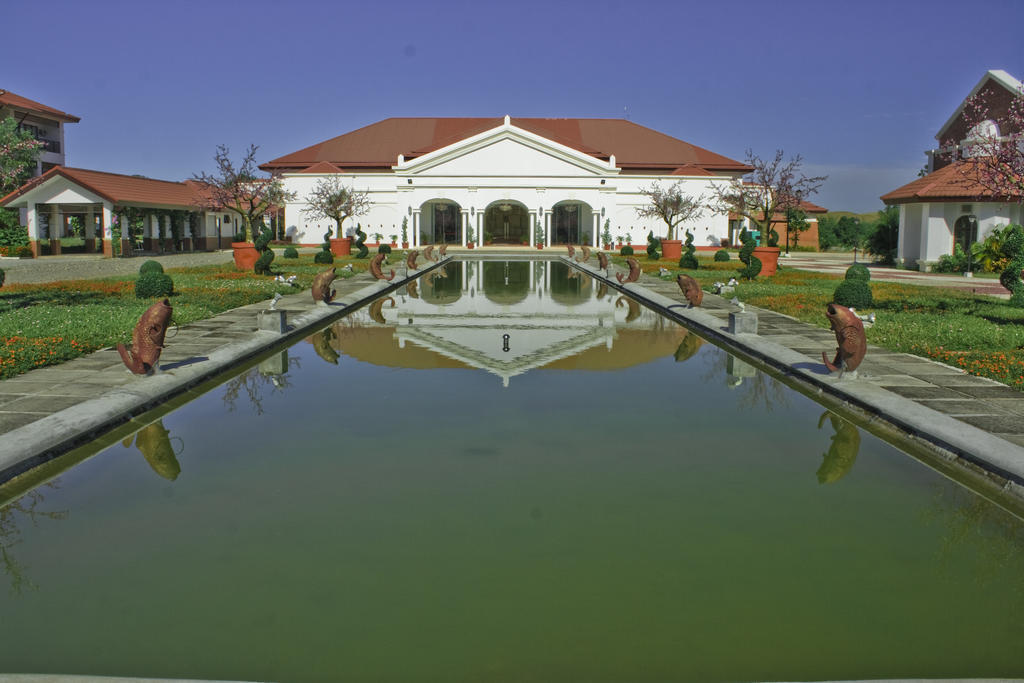 Ilocos Norte Hotel & Convention Center Laoag Exterior photo