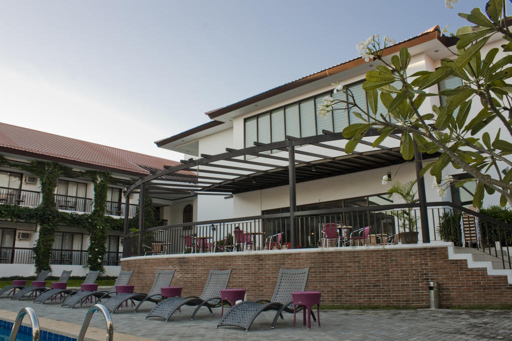 Ilocos Norte Hotel & Convention Center Laoag Exterior photo