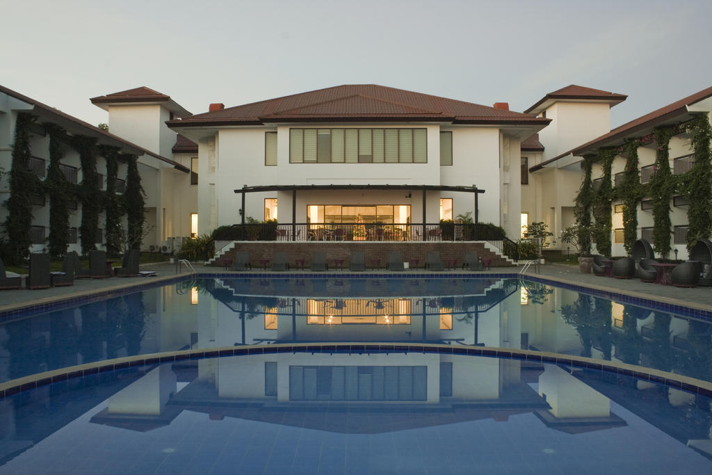 Ilocos Norte Hotel & Convention Center Laoag Exterior photo