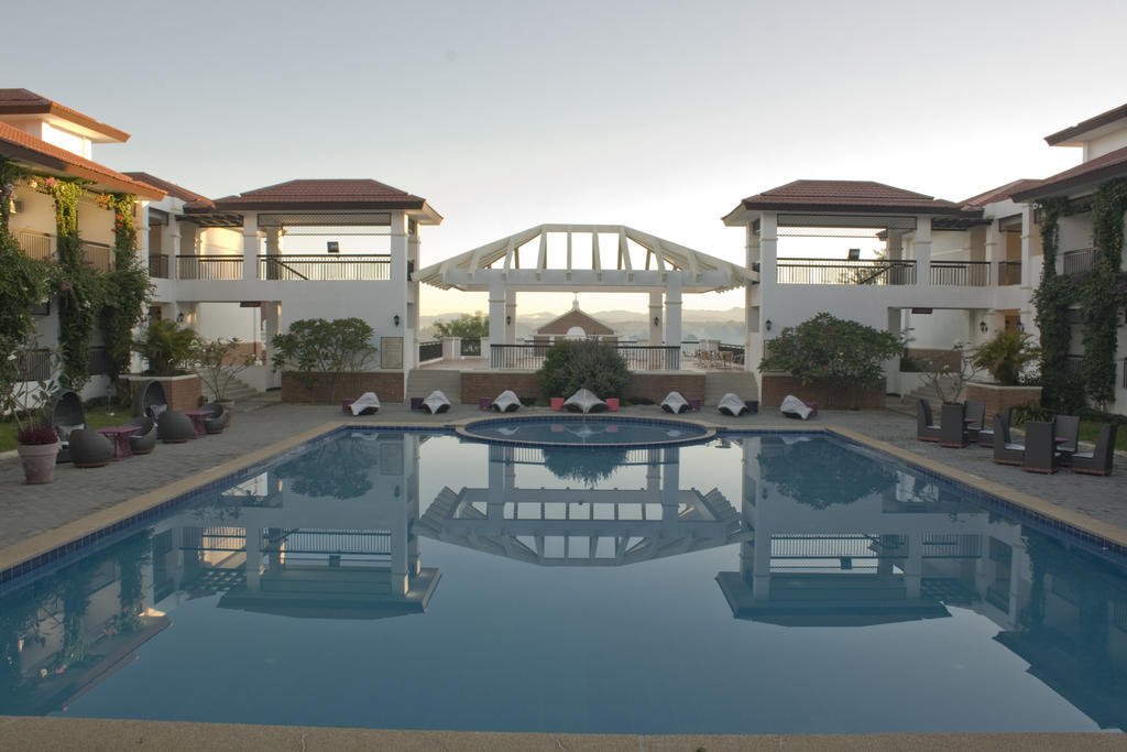 Ilocos Norte Hotel & Convention Center Laoag Exterior photo