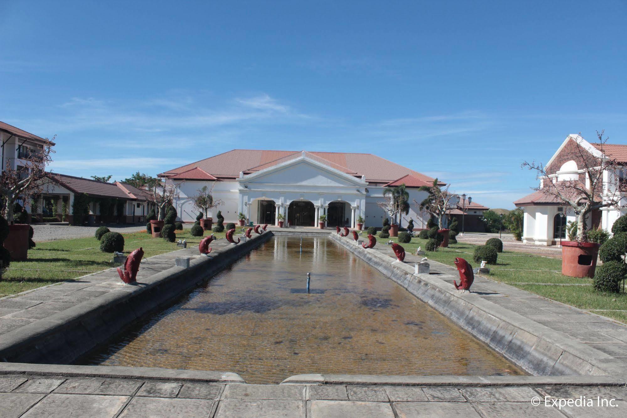 Ilocos Norte Hotel & Convention Center Laoag Exterior photo